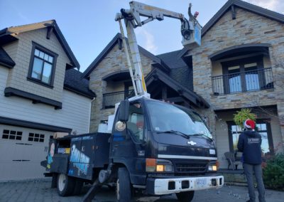xmas light install at 1 ave